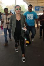 Alia Bhatt snapped at airport on 5th Feb 2016